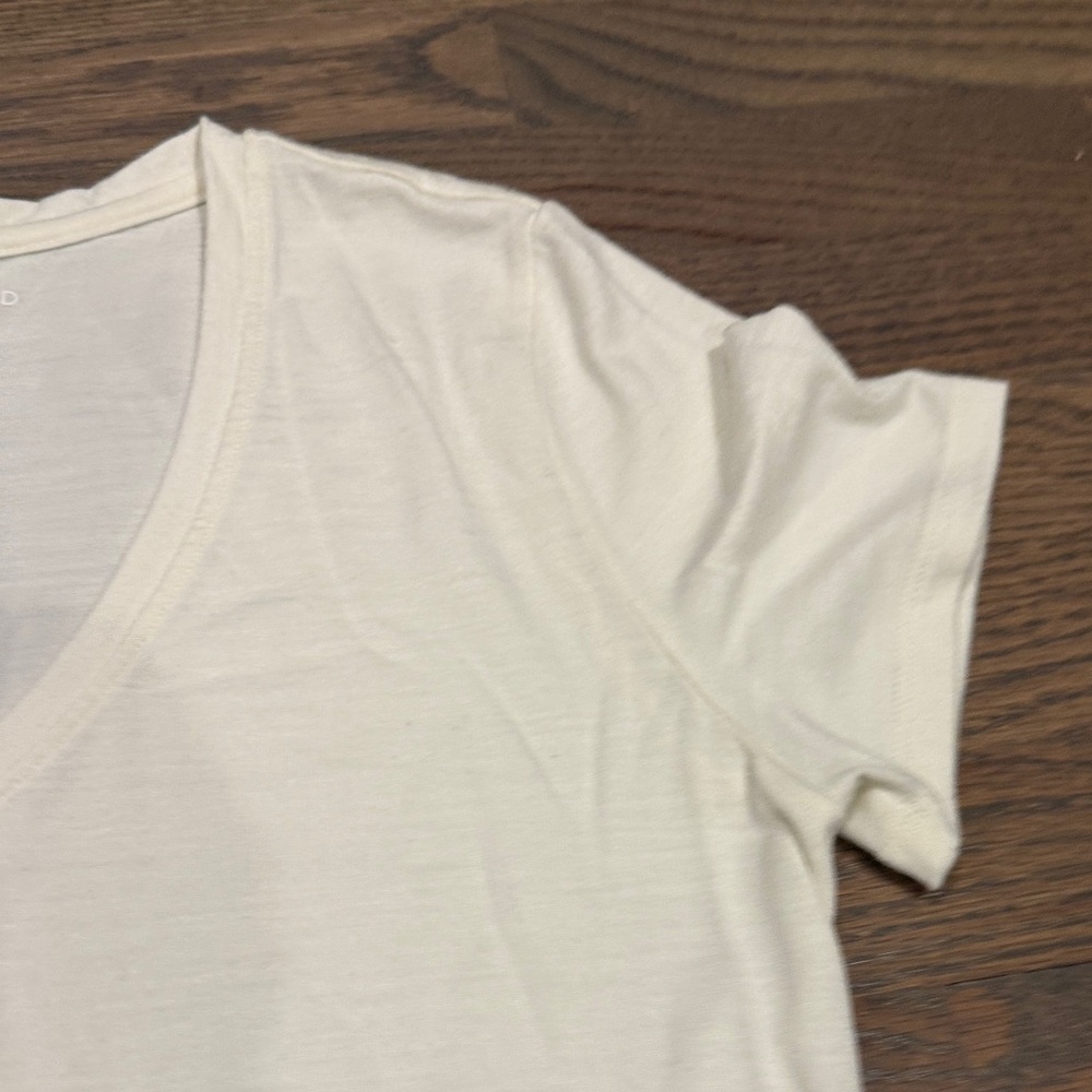 Unbound Merino Women's Cream V-Neck T-Shirt M - Picture 4 of 5